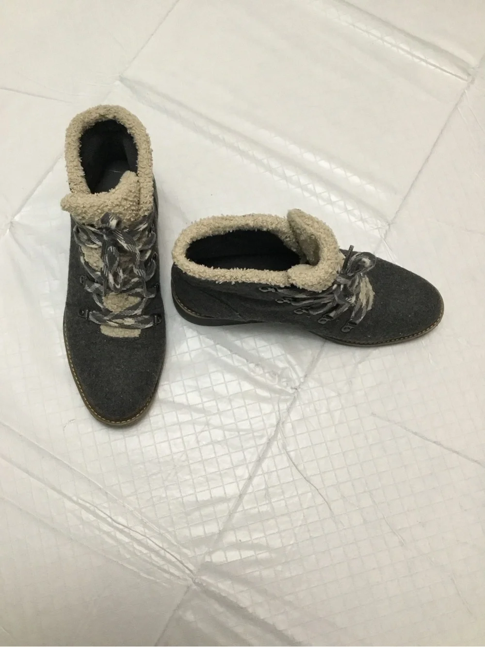 Women’s‎ Gray Wool Winter Boots with Sherpa Collar